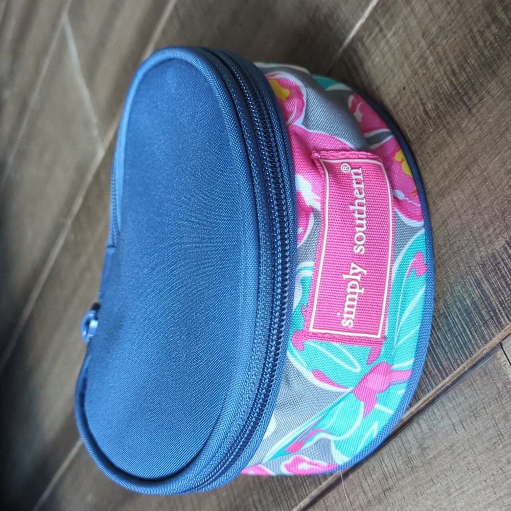 NWT Simply Southern Round Zippered Travel Jewelry Case Hibiscus Floral Pattern